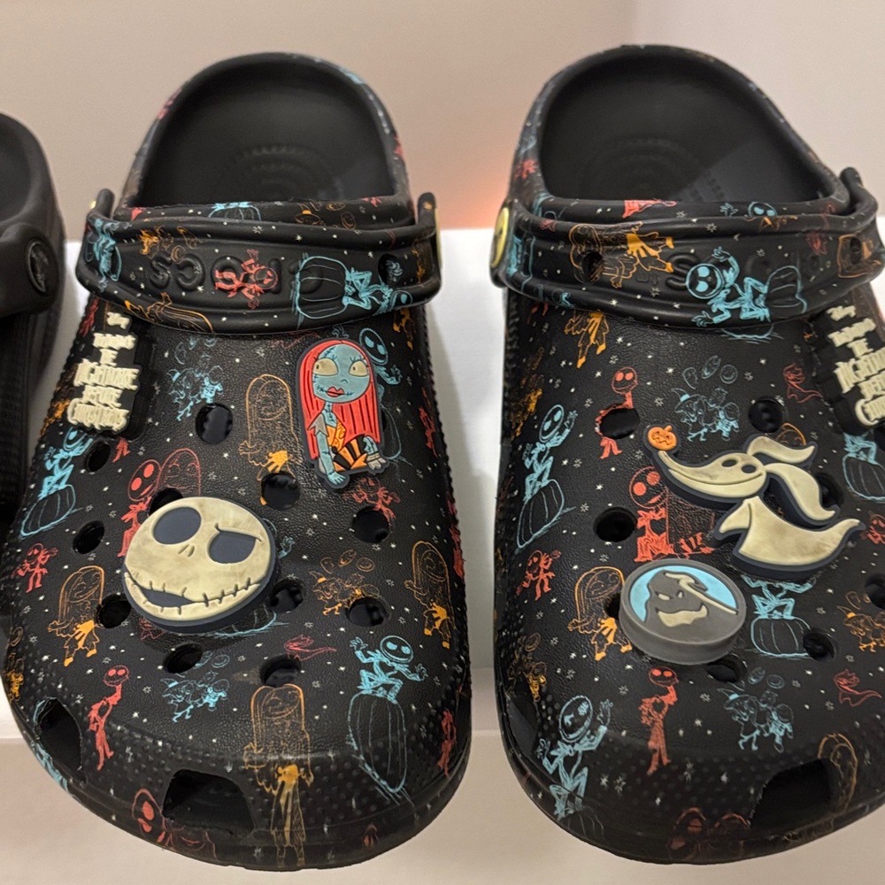 NIGHTMARE BEFORE CHRISTMAS CROCS Sz 6